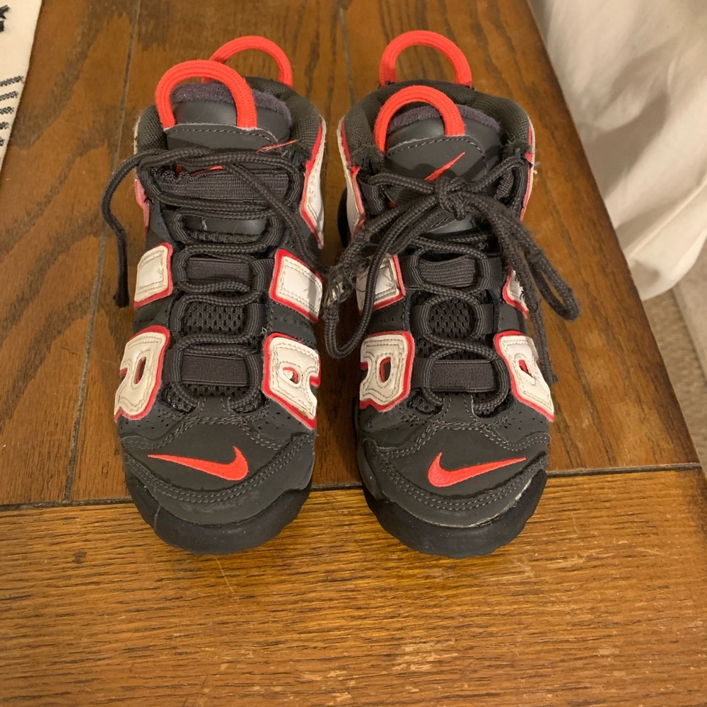 Kid’s Nike Air More Uptempo 'Medium Ash Siren Red White
Size 11.5 US